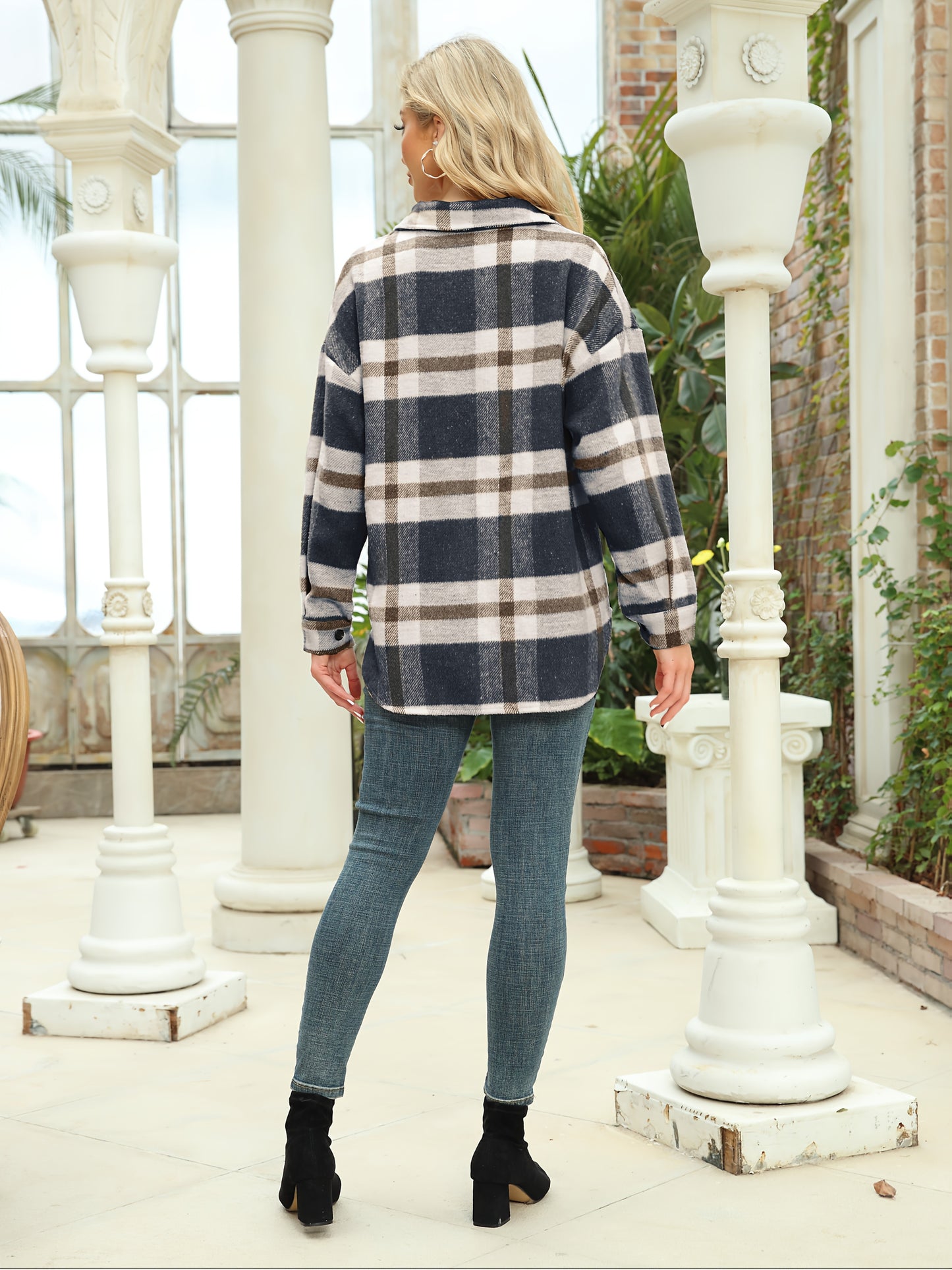 Women's Plaid Long Sleeve Shirt Jacket for Fall and Winter with Plaid Lapel Buttons Coat